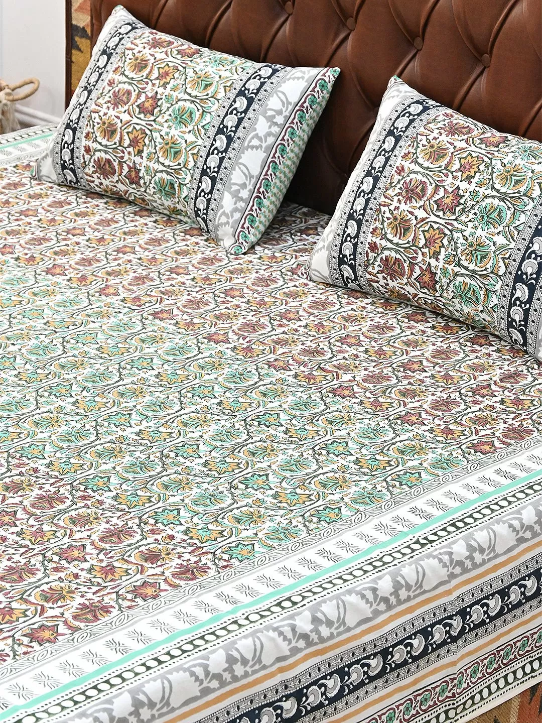 HAVANA GREEN & RED COTTON PRINTED DOUBLE BEDSHEET WITH PILLOW