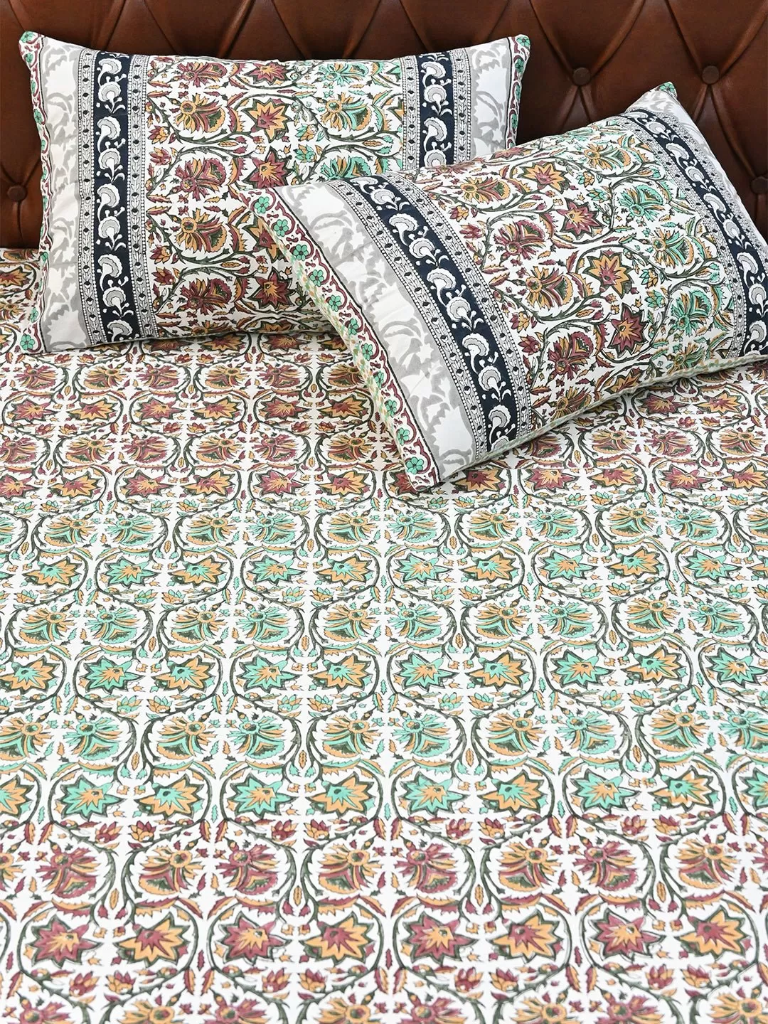 HAVANA GREEN & RED COTTON PRINTED DOUBLE BEDSHEET WITH PILLOW