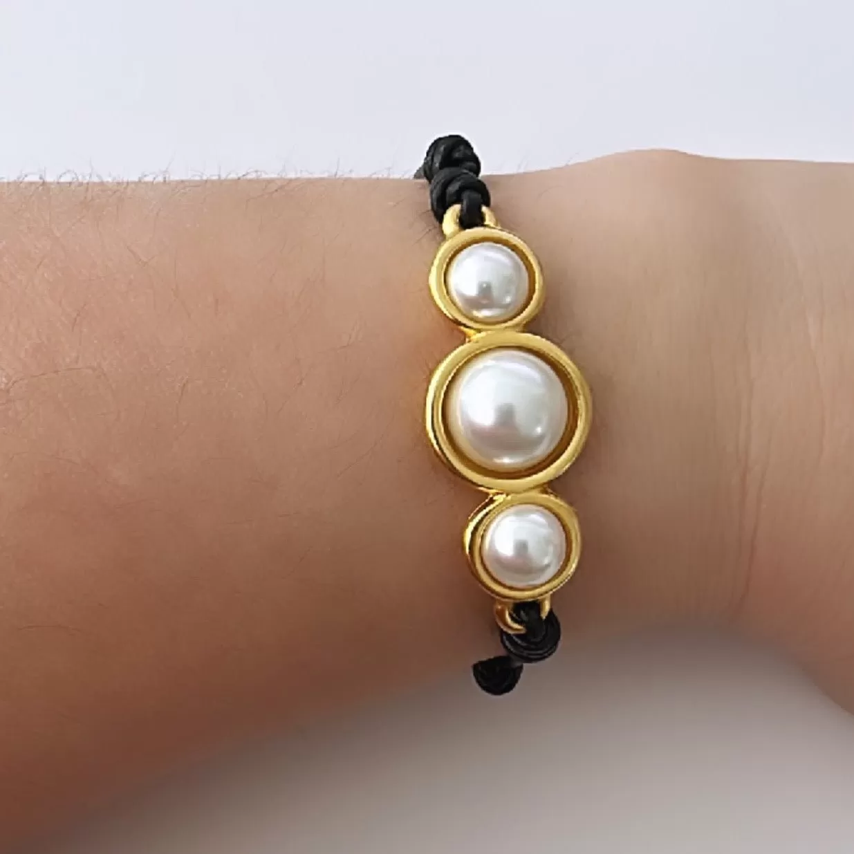 TRA-LA-RA PERLADA PEARLS LEATHER BRACELET